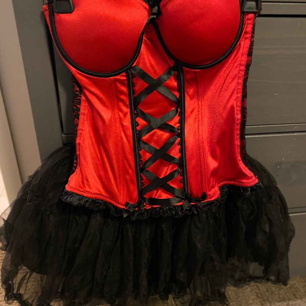 Skull and Bowes red corset with black skirt